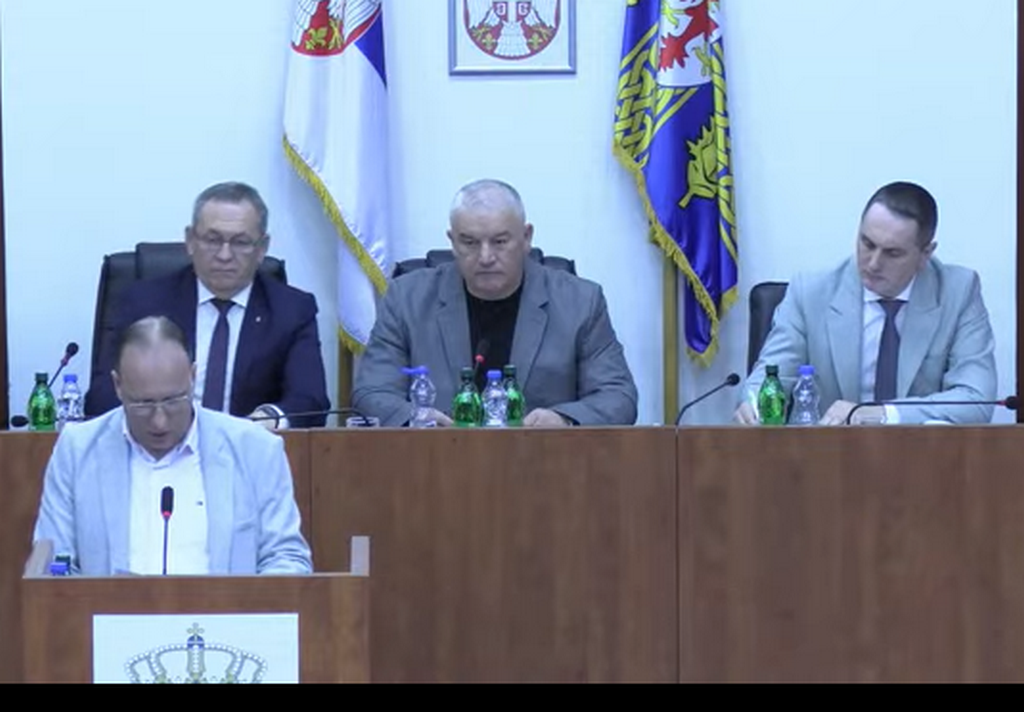 Odbornici optužili direktora OŠ „Milutin Smiljković“ da je „đački dinarom“ kupovao sebi cigarete i pivo