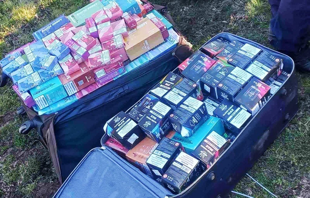 U prikolici u dvorištu čuvao elektronske cigarete i aromatizovane tečnosti u vrednosti od šest miliona