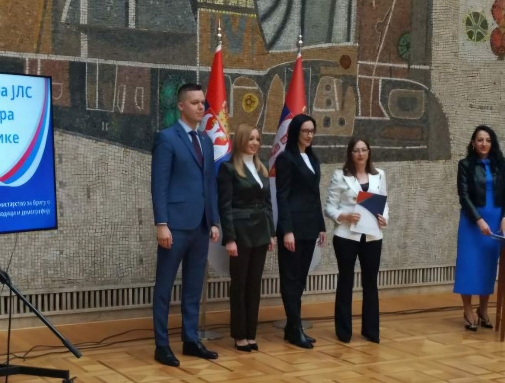 Vlasotince dobilo 5 miliona dinara za izgradnju dečjeg igrališta u Rosulji