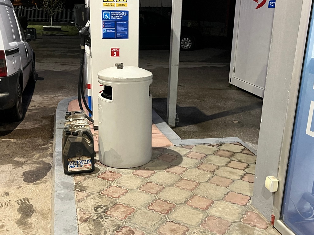 Koliko gorivo smete da prevozite u automobilu i da li je legalno da imate pun kanister u gepeku?