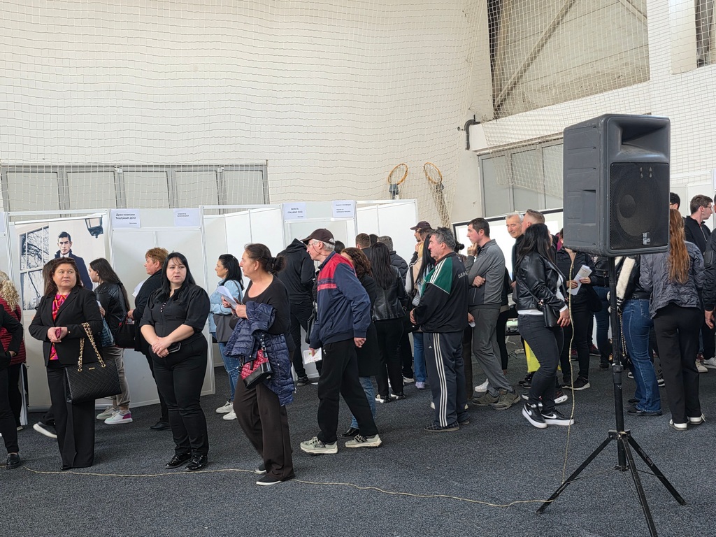 Sajam zapošljavanja u Leskovcu: Diplomirana ekonomistkinja traži posao spremačice