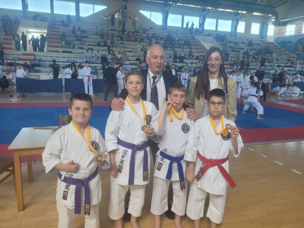 Zlato za tim i niz medalja za Karate klub „Bušido“ iz Leskovca