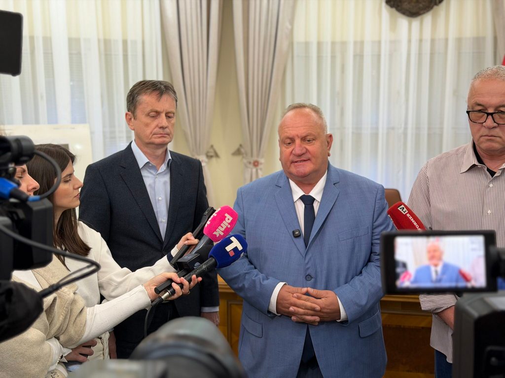 Cvetanović potpisao ugovor za rekonstrukciju Dečijeg dispanzera vrednu 656 miliona dinara bez PDV-a