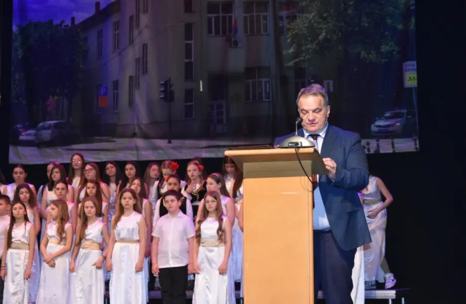 Ministar prosvete uručio Dositejeve povelje, među njima Akademija “Južna Srbija” iz Leskovca i OŠ “8.oktobar” iz Vlasotinca