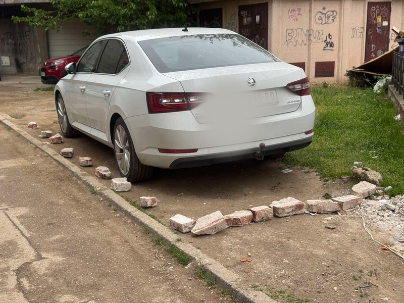 Zelene površine nestale zbog divljih garaža u Leskovcu