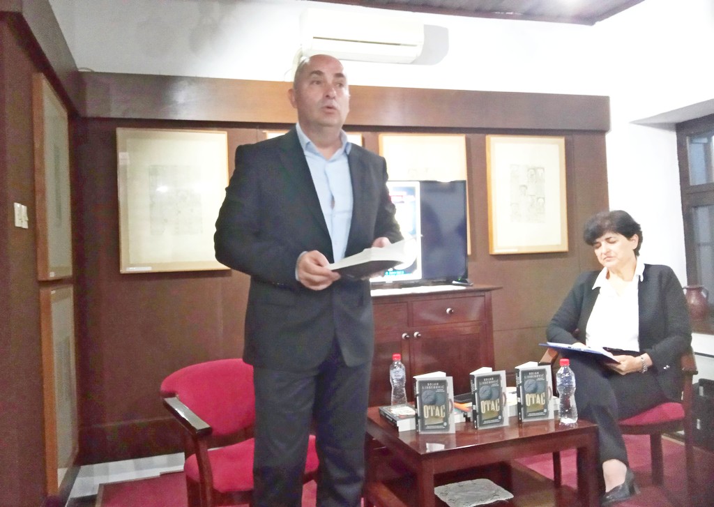 Bojan Ljubenović predstavio roman „Otac“ u Vlasotincu