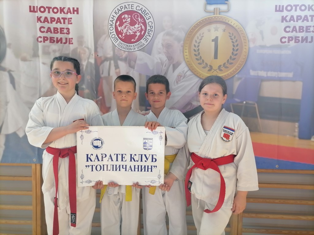 Karatistkinjama Sari i Irini iz Topličanina zlatne medalje na Prvenstvu Srbije za mlađe uzrasne