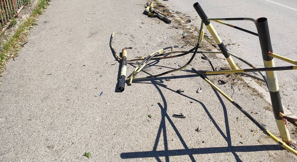 Automobilom pokosio ogradu kod škole, pa pobegao