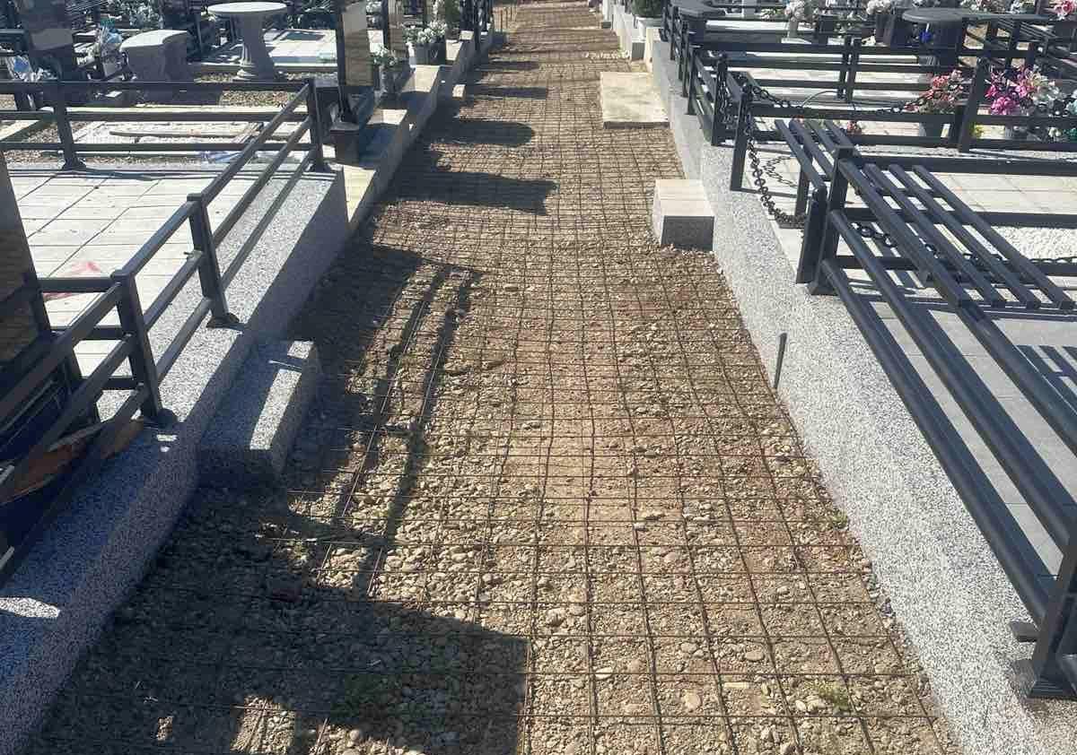 JKP „Komunalac“ počeo sa uređenjem staza na Svetoilijskom groblju, vrednost radova 3.500.000 dinara