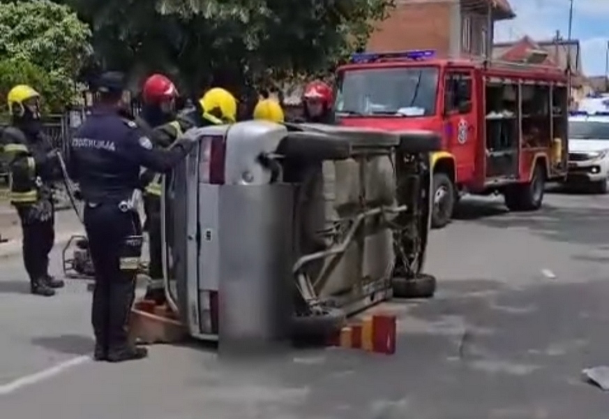 Prevrnuo se automobil, povređena žena