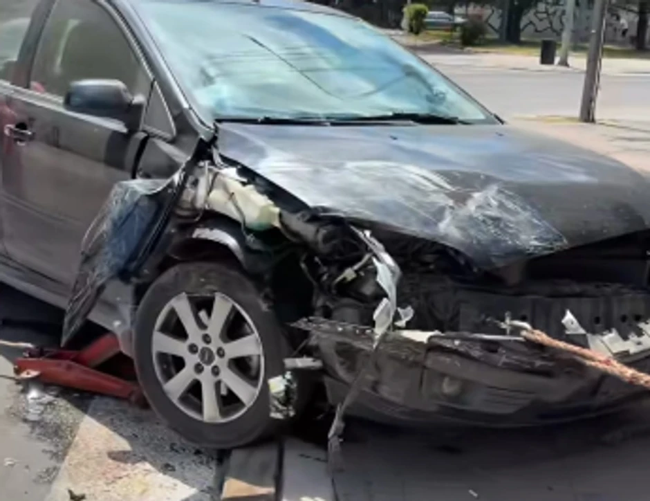 U sudaru dva automobila povređene tri osobe