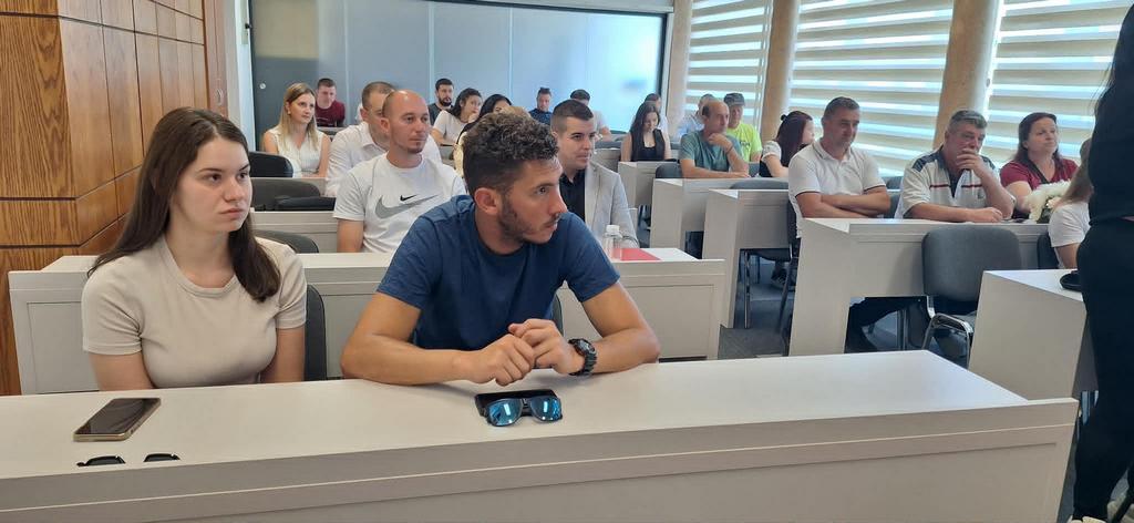 Odluke o samozapošljavanju za 33 osobe iz Vlasotinca