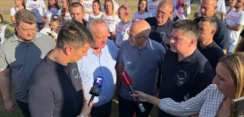 Šatori, muzika, gozba i Vučević umesto Vučića na SNS skupu u Pertatu