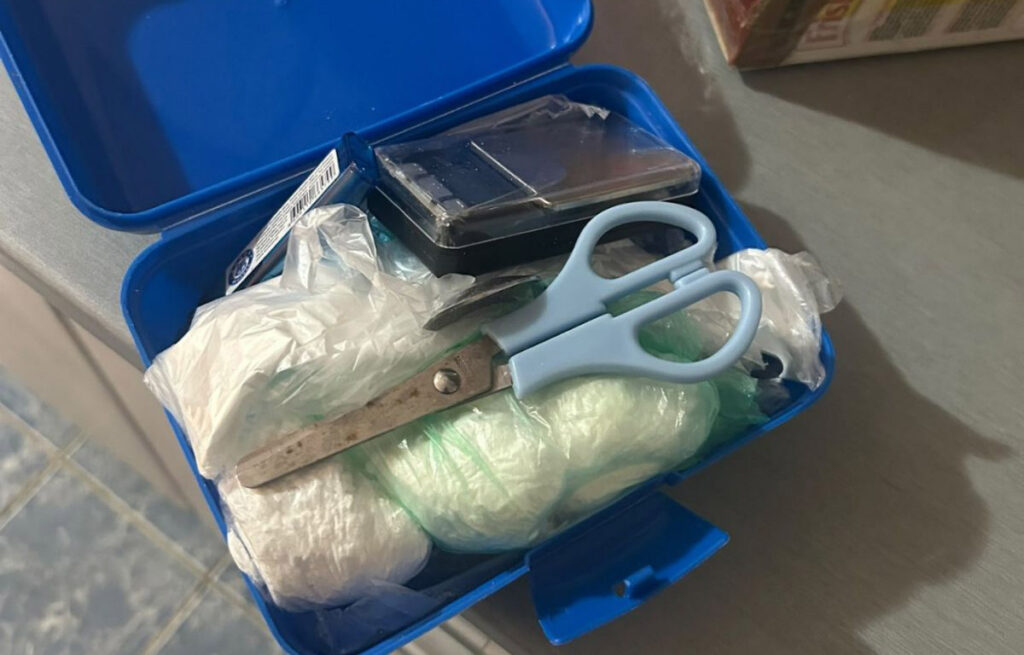 Policija u stanu muškarca za kojim je raspisana poternica pronađen kokain