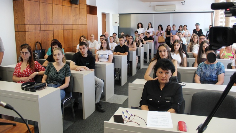 39 mladih iz Vlasotinca dobilo novčane nagrade za postignute rezultate