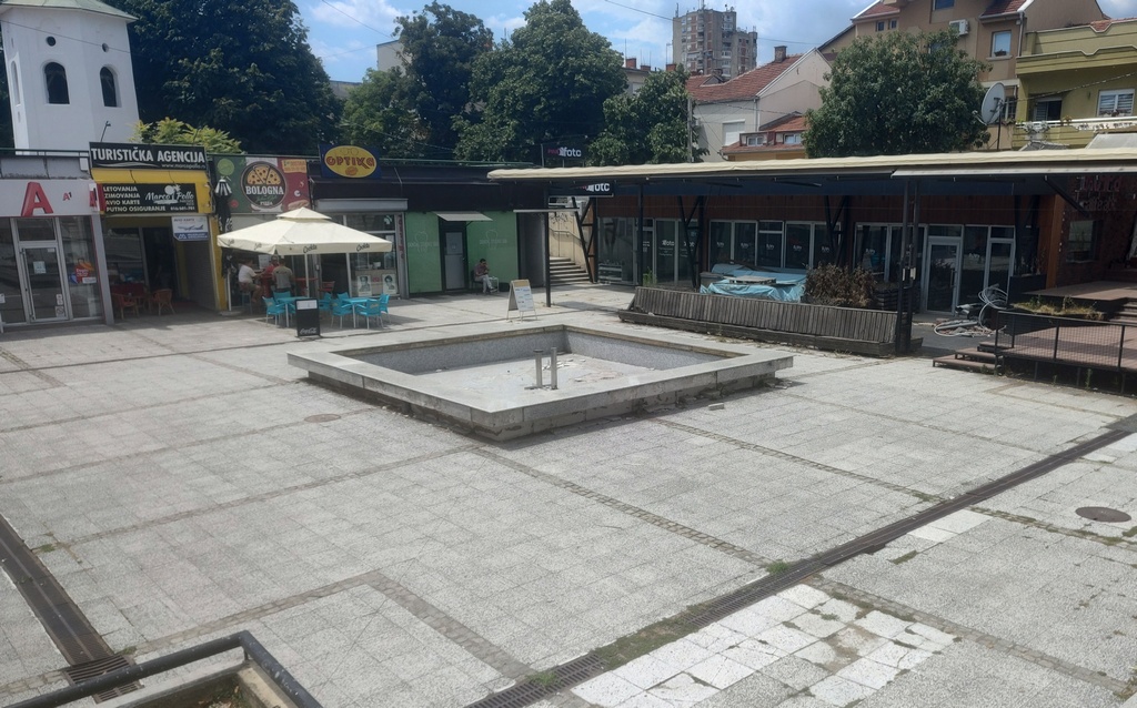 Fontana „Zagrizoljak“ u Rupi zjapi prazna: Nema vode, nema ukrasa, nema žurbe