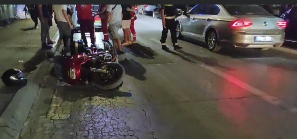 Motociklista povređen u saobraćajnoj nezgodi u Leskovcu, vozač automobila pobegao
