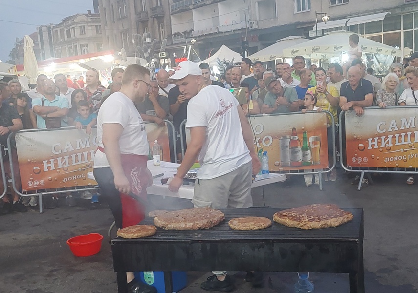 Pljeskavica od šest kilograma nije izdržala – rekord na Roštiljijadi ostao neoboren