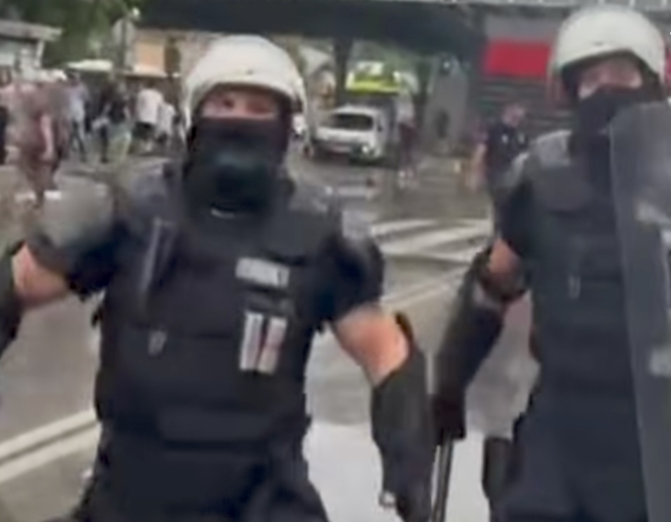 ANEM ALARM: Pripadnik Interventne jedinice policije napao novinara Mašine Marka Miletića