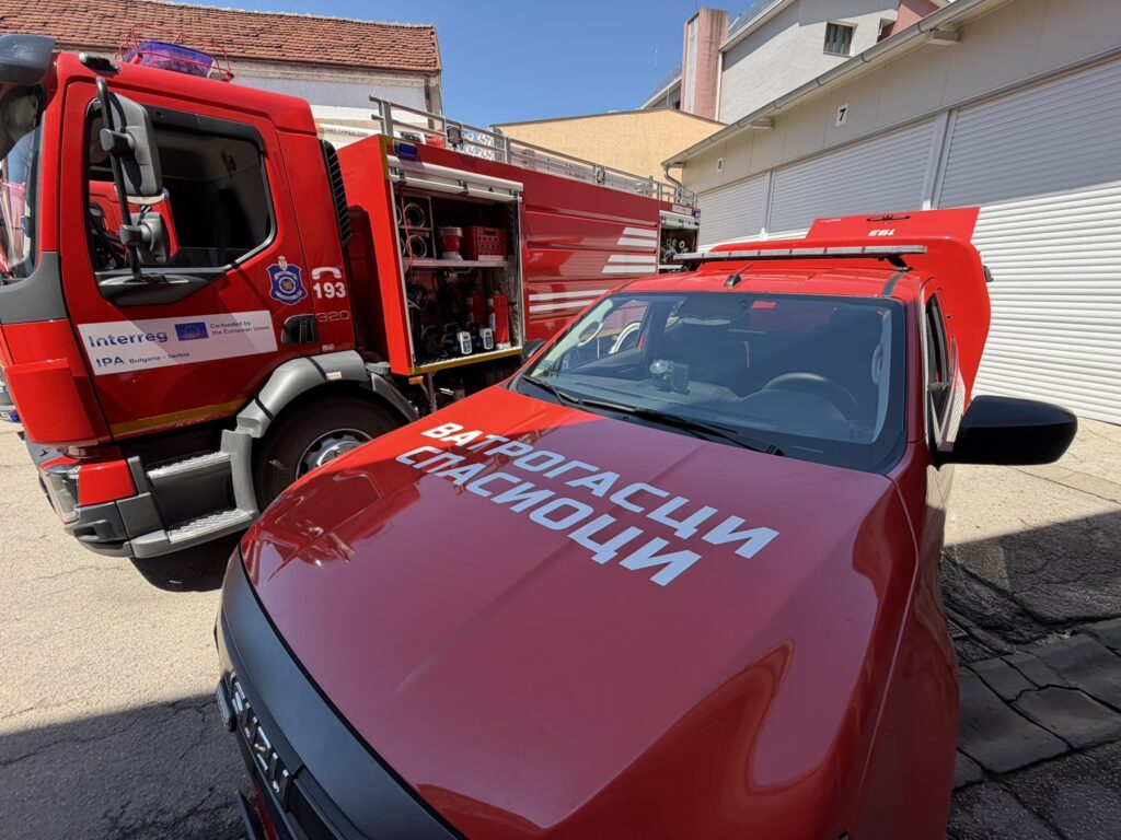 Vatrogascima iz Leskovac nov autocisterna kapaciteta 7.000 litara vode i 200 litara ekstrakta za penu, za gašenje požara vodom i penom.