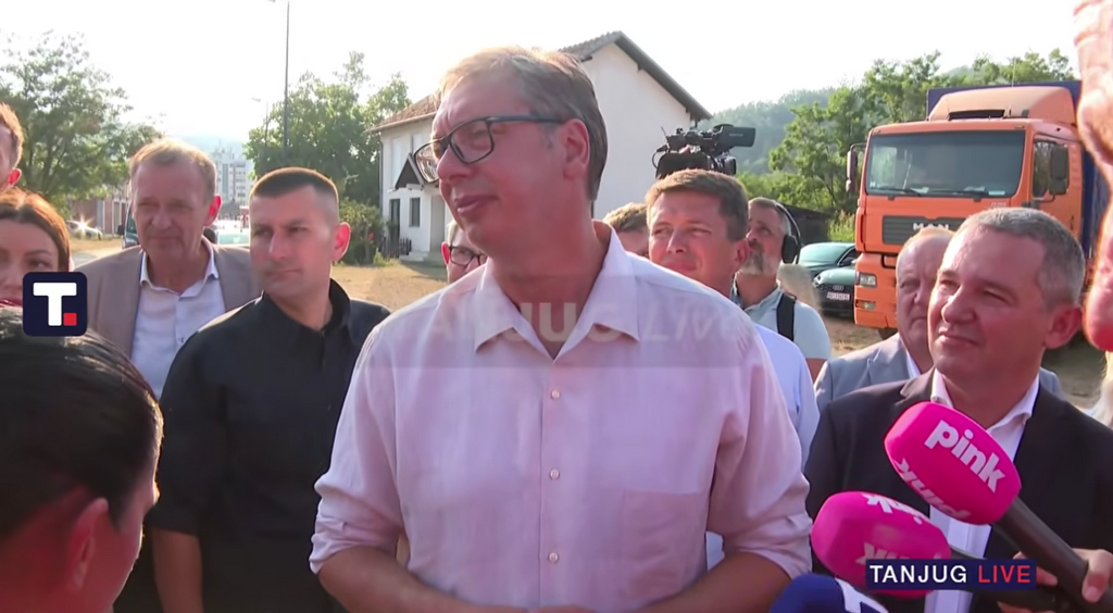 Meštani juga Srbije izneli probleme Vučiću, on poručio funkcionerima da ga ne prekidaju kada razgovara sa ljudima