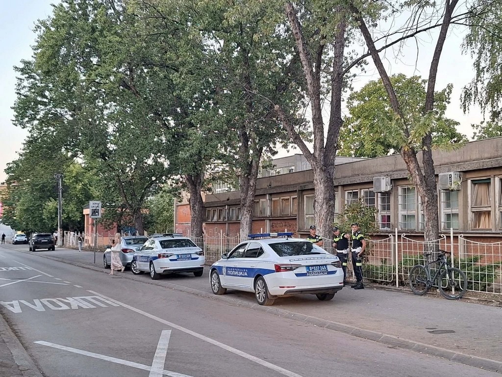 Roditelji učenika okupili se zbog informacija o pištolju u školi i spisku za odstrel