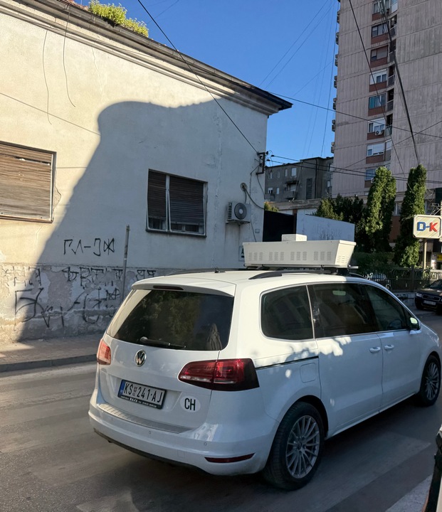 Automobil koji kruži Leskovcem nije „Oko sokolovo“, već proverava da li ste platili parking