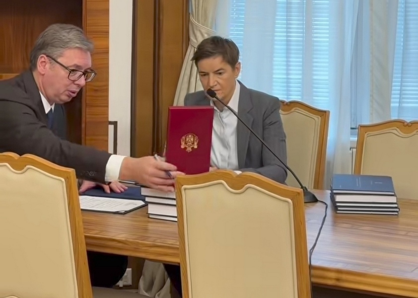 Vučić predao dužnost predsednika Ani Brnabić