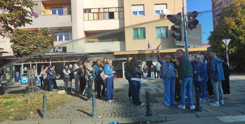 Izborni dan u Leskovcu, redovi ispred biračkih mesta